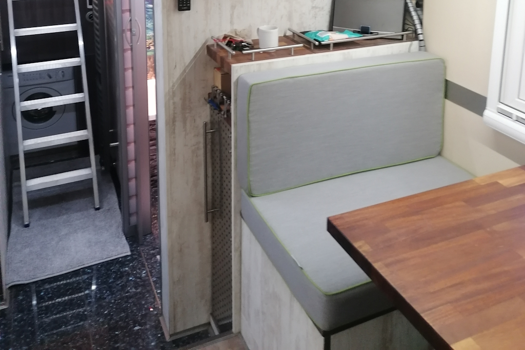 Sitzgruppe & Gästebett